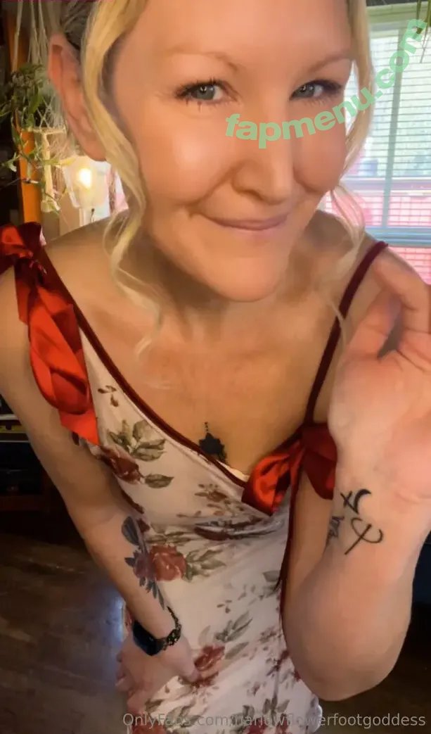 harlowflowerfootgoddess nude photo #0007 (hippyharlow)
