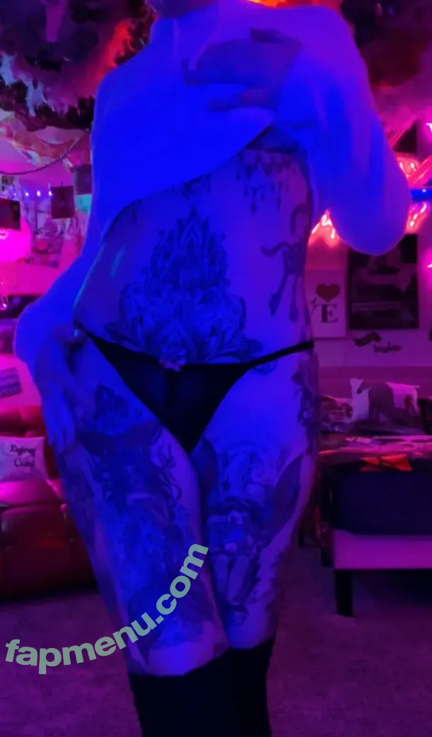 harlowflowerfootgoddess nude photo #0019 (hippyharlow)