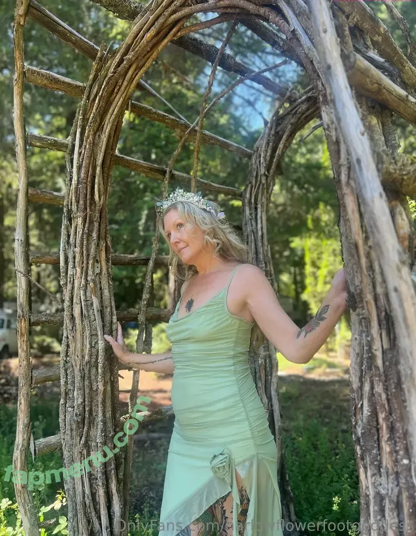 harlowflowerfootgoddess nude photo #0121 (hippyharlow)
