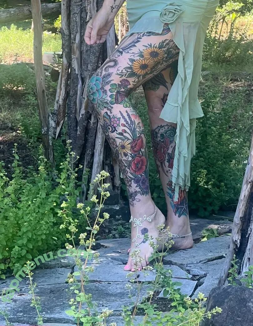 harlowflowerfootgoddess nude photo #0123 (hippyharlow)