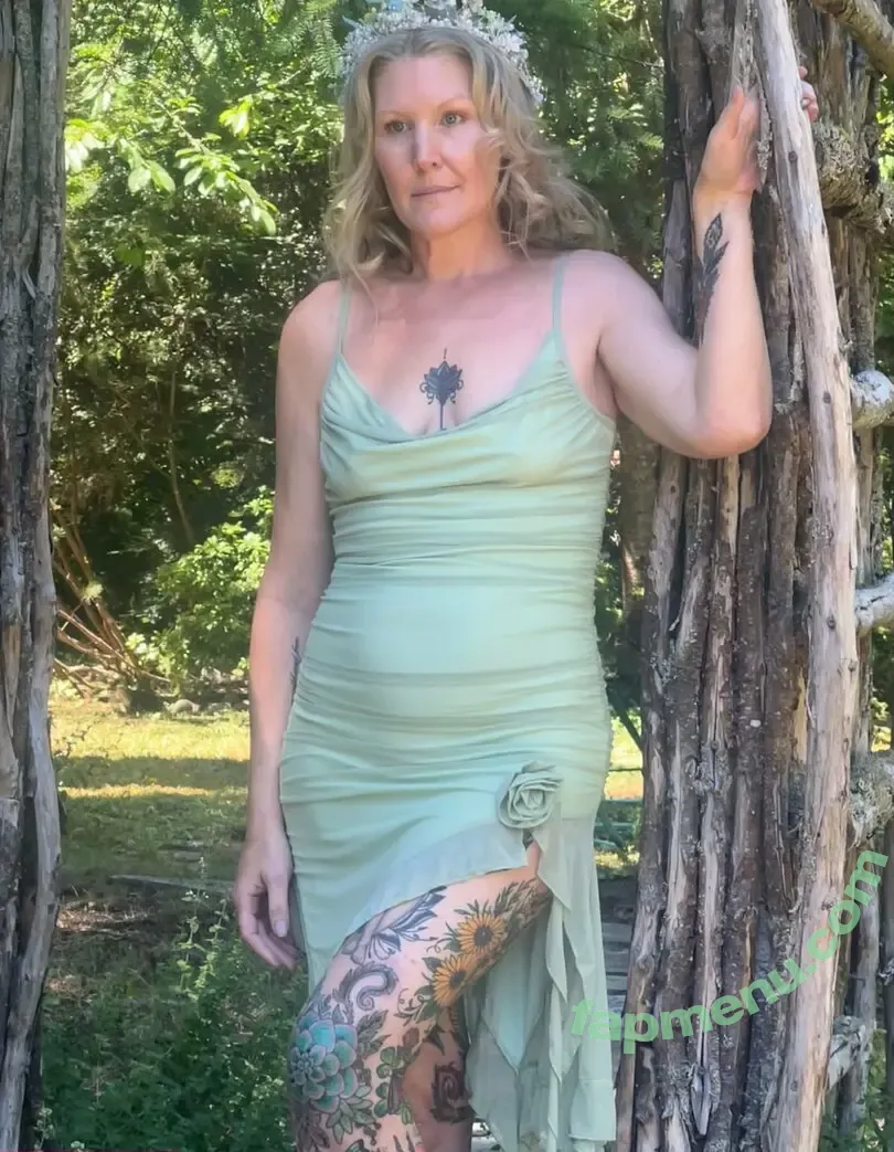 harlowflowerfootgoddess nude photo #0126 (hippyharlow)