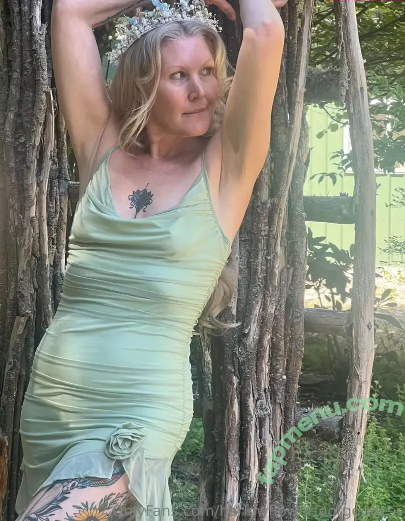 harlowflowerfootgoddess nude photo #0127 (hippyharlow)