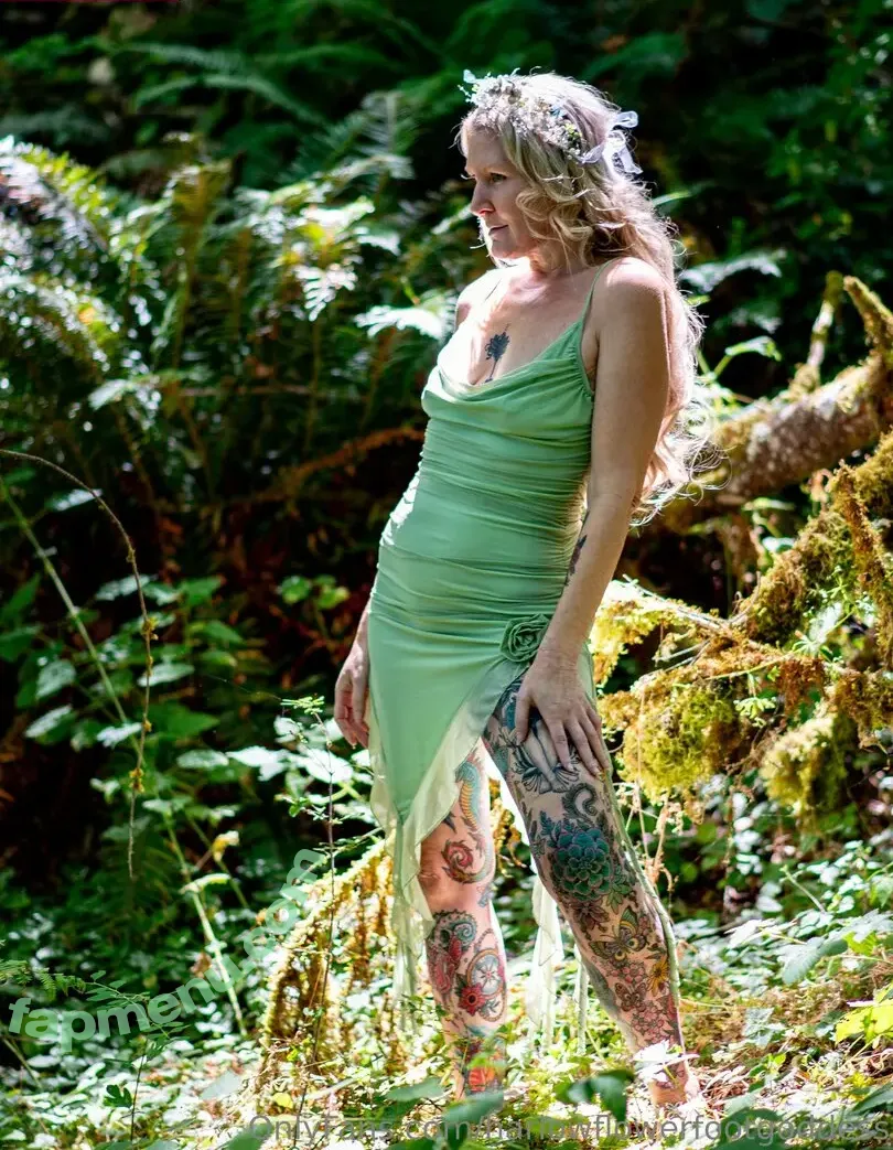 harlowflowerfootgoddess nude photo #0146 (hippyharlow)