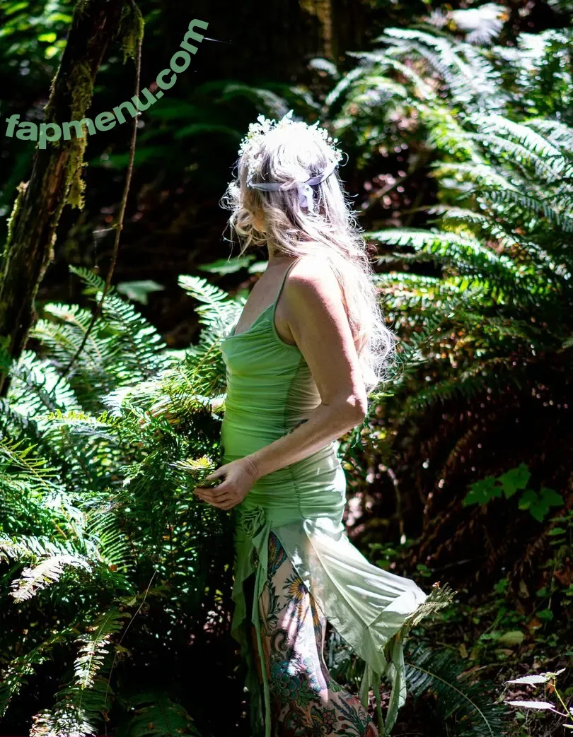 harlowflowerfootgoddess nude photo #0147 (hippyharlow)