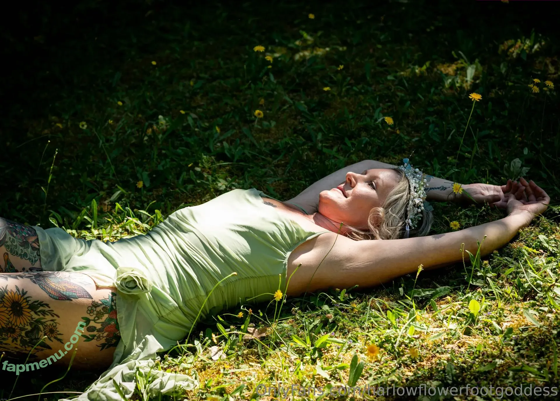 harlowflowerfootgoddess nude photo #0151 (hippyharlow)