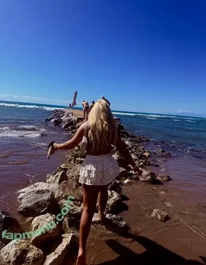 Harriet Cowan From Clarkson's Farm / harrietcowan_x nude photo #0057