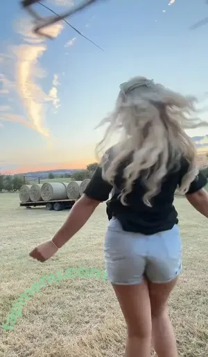 Harriet Cowan From Clarkson's Farm / harrietcowan_x nude photo #0062