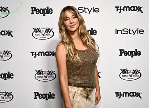 Hassie Harrison / hassieharrison nude photo #0127