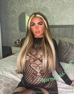 Hawk Tuh Lucy / hawktuah_ / lucynaughtygrace nude photo #0011