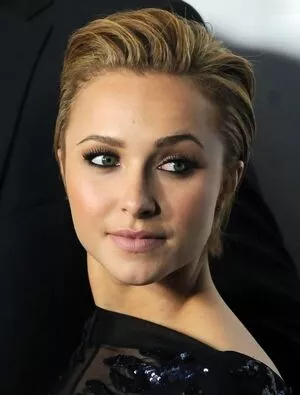 Hayden Panettiere / HaydenPanettiere / IHaydenPanettiere / haydenpanettier nude photo #0581