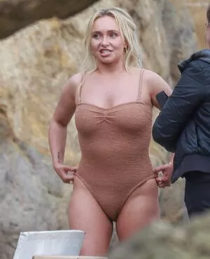 Hayden Panettiere / HaydenPanettiere / IHaydenPanettiere / haydenpanettier nude photo #0588