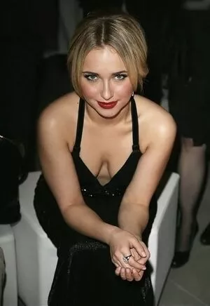 Hayden Panettiere / HaydenPanettiere / IHaydenPanettiere / haydenpanettier nude photo #0594