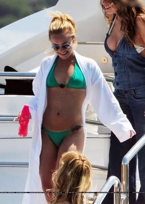 Hayden Panettiere / haydenpanettiere nude photo #0621