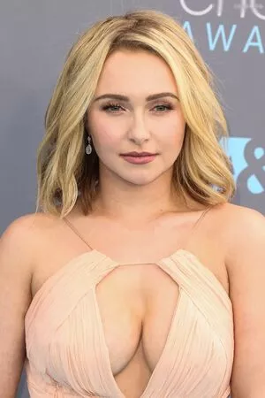 Hayden Panettiere / haydenpanettiere nude photo #0666
