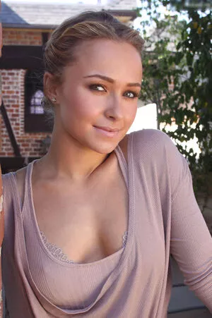 Hayden Panettiere / haydenpanettiere nude photo #0711