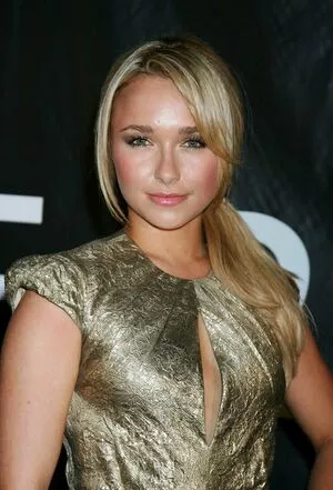 Hayden Panettiere / haydenpanettiere nude photo #0783