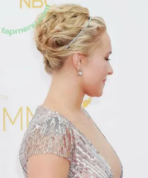 Hayden Panettiere / haydenpanettiere nude photo #0925