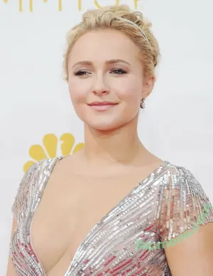 Hayden Panettiere / haydenpanettiere nude photo #0926