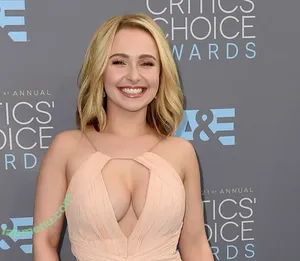Hayden Panettiere / haydenpanettiere nude photo #0929