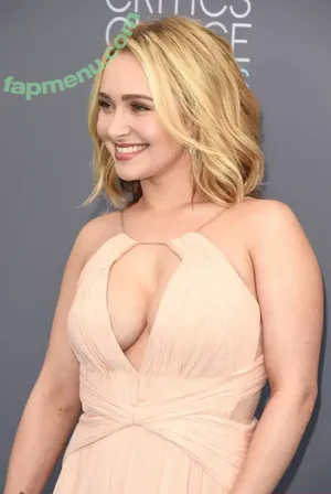 Hayden Panettiere / haydenpanettiere nude photo #0934