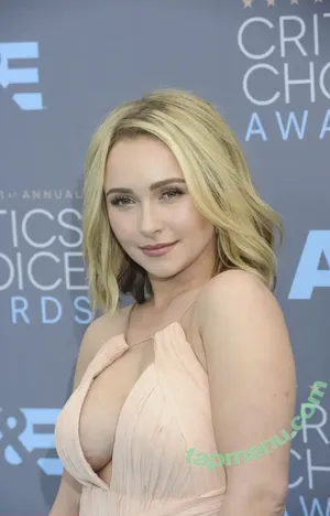 Hayden Panettiere / haydenpanettiere nude photo #0935