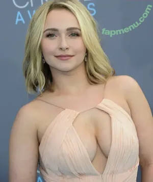 Hayden Panettiere / haydenpanettiere nude photo #0937