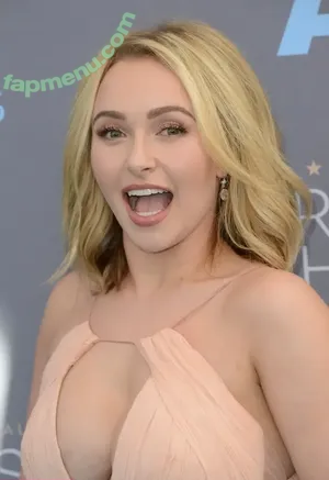 Hayden Panettiere / haydenpanettiere nude photo #0940