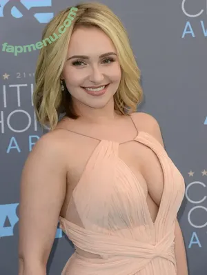 Hayden Panettiere / haydenpanettiere nude photo #0941