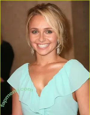 Hayden Panettiere / HaydenPanettiere / IHaydenPanettiere / haydenpanettier nude photo #0975