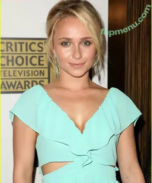 Hayden Panettiere / HaydenPanettiere / IHaydenPanettiere / haydenpanettier nude photo #0980