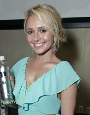 Hayden Panettiere / HaydenPanettiere / IHaydenPanettiere / haydenpanettier nude photo #0982