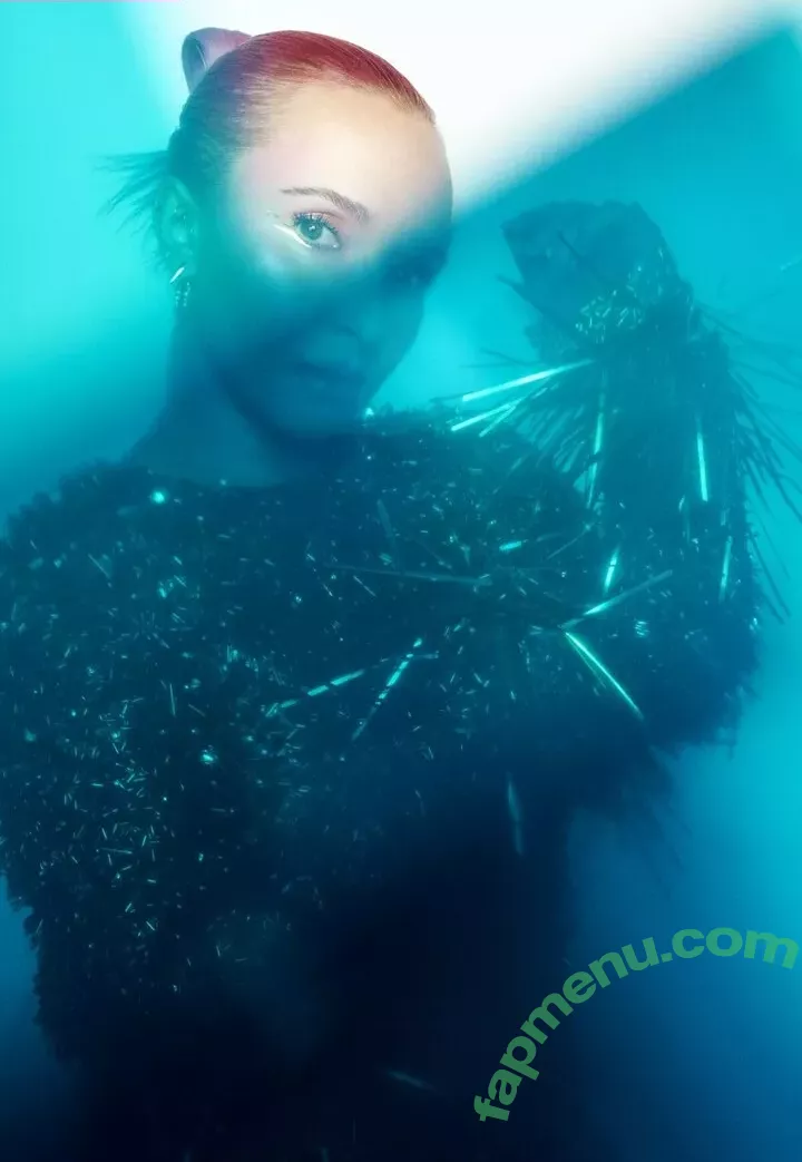 Hayden Panettiere nude photo #0355 (HaydenPanettiere / IHaydenPanettiere / haydenpanettier)