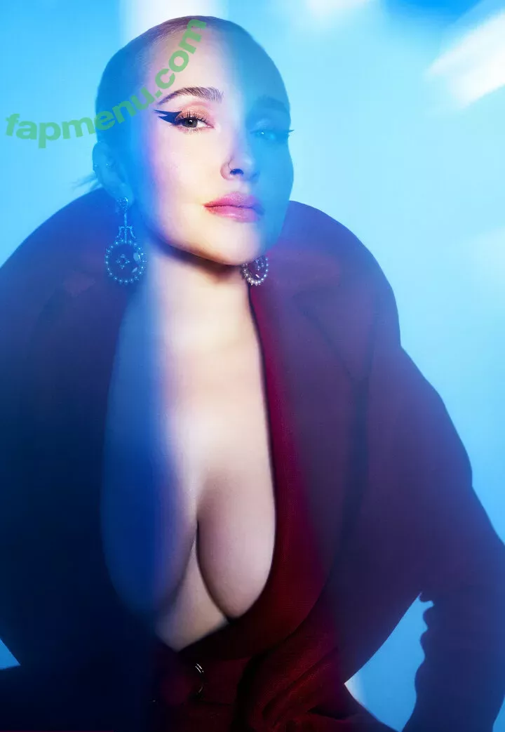 Hayden Panettiere nude photo #0440 (HaydenPanettiere / IHaydenPanettiere / haydenpanettier)