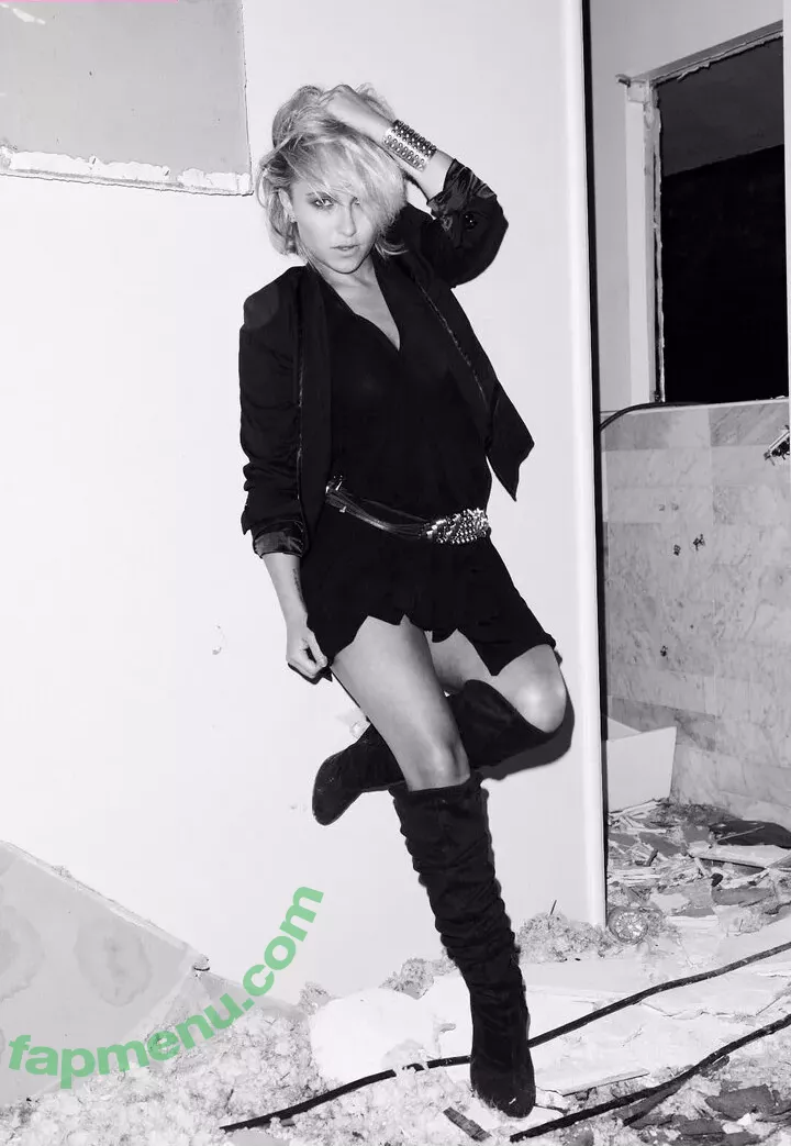 Hayden Panettiere nude photo #0457 (HaydenPanettiere / IHaydenPanettiere / haydenpanettier)