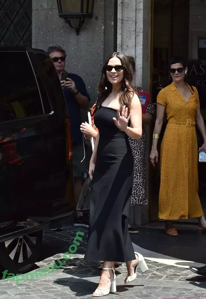 Hayley Atwell nude photo #0460 (hayley_atwell / wellhayley)