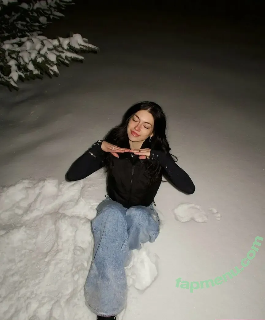 Hayley Benson nude photo #0013 (hayleyybenson)