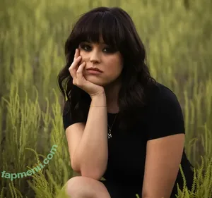 Hayley Orrantia / hayleyorrantia nude photo #0086