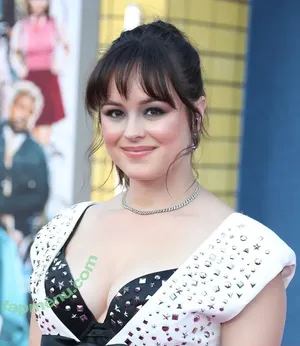 Hayley Orrantia / hayleyorrantia nude photo #0095