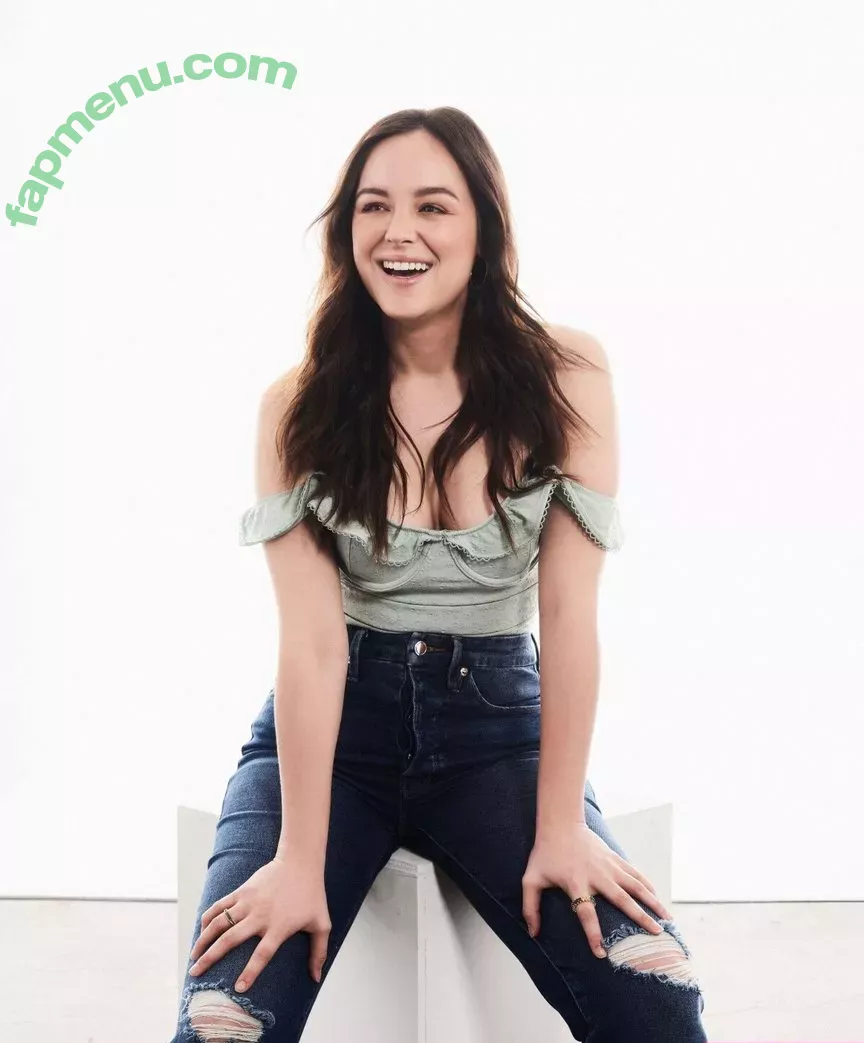 Hayley Orrantia nude photo #0013 (hayleyorrantia)