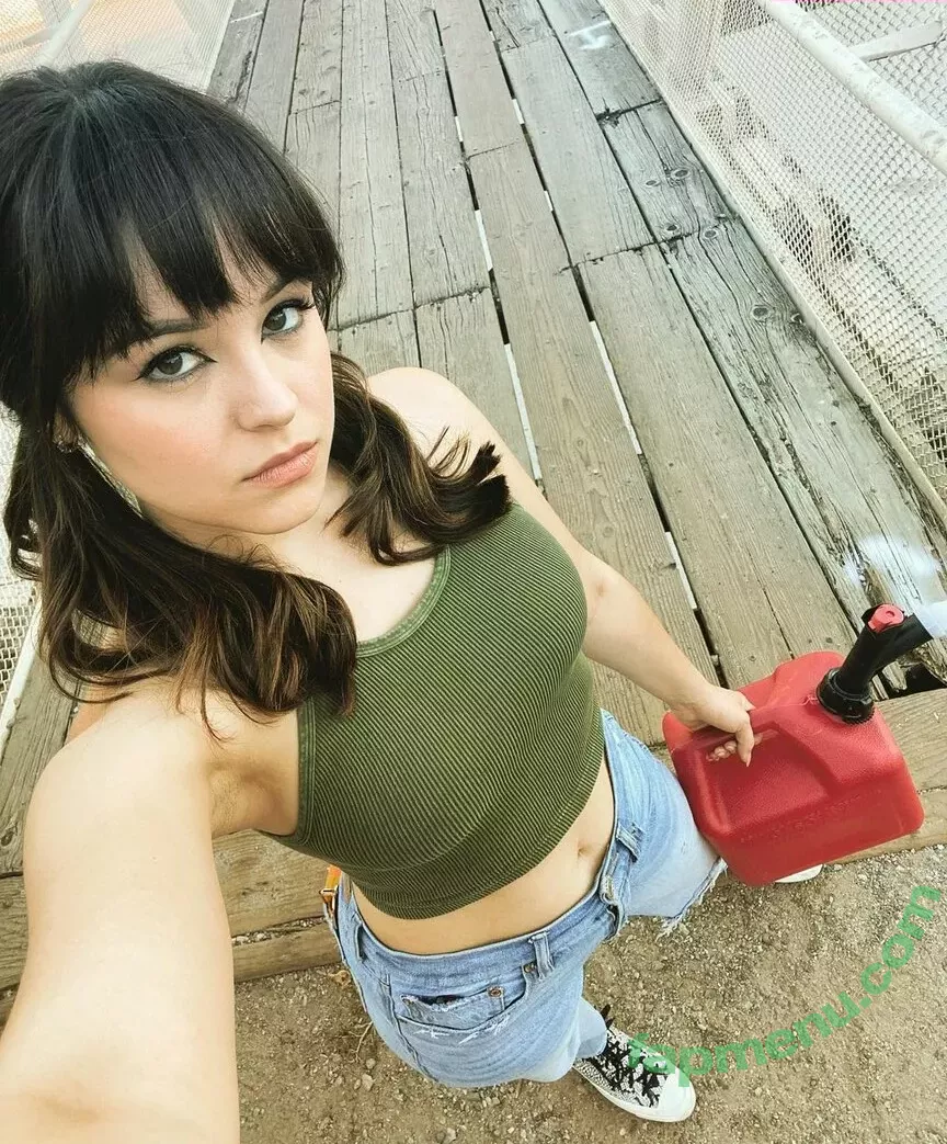 Hayley Orrantia nude photo #0043 (hayleyorrantia)