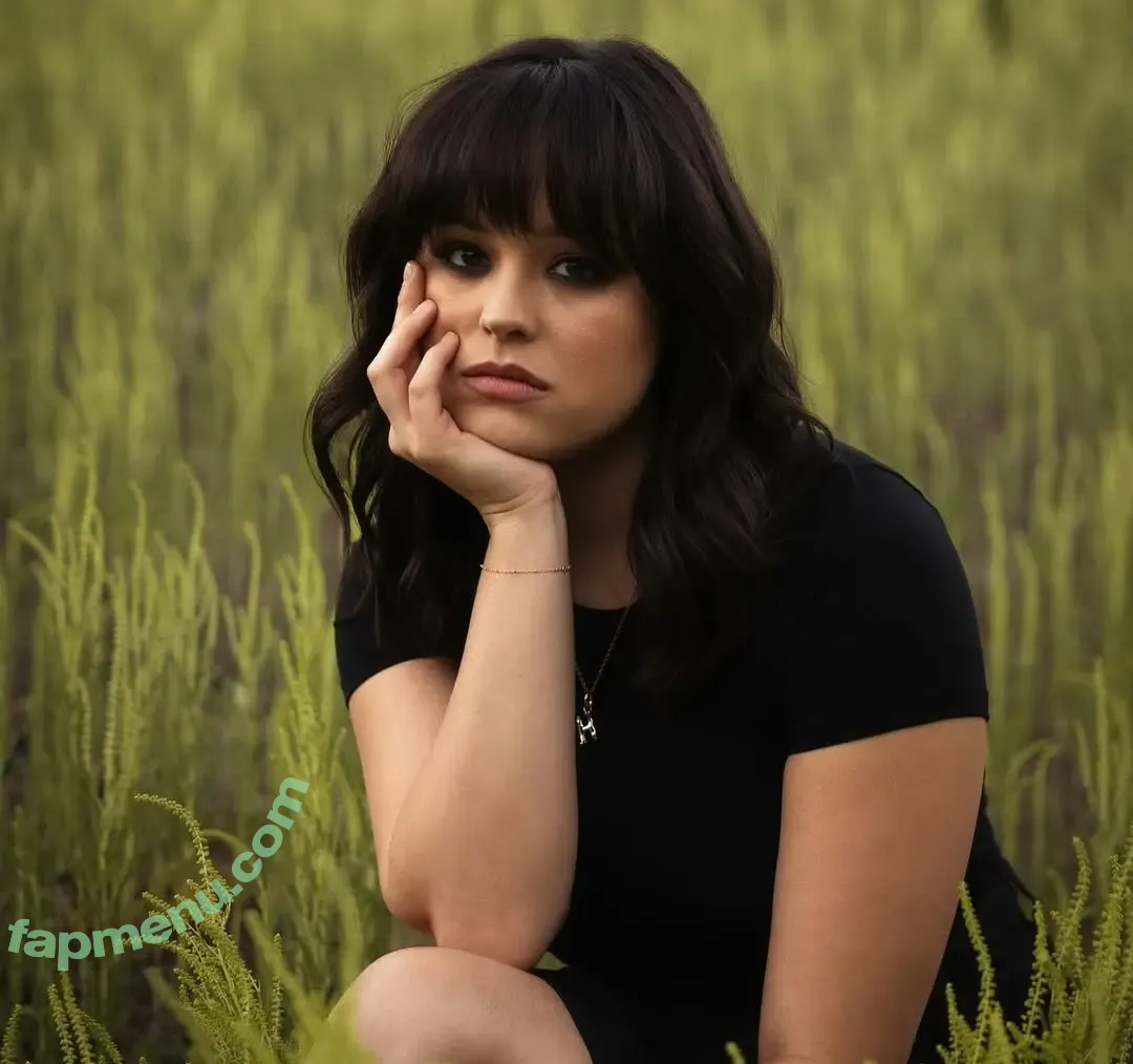 Hayley Orrantia nude photo #0086 (hayleyorrantia)