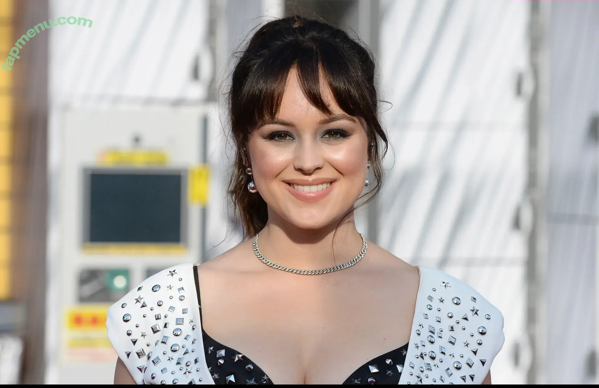 Hayley Orrantia nude photo #0092 (hayleyorrantia)