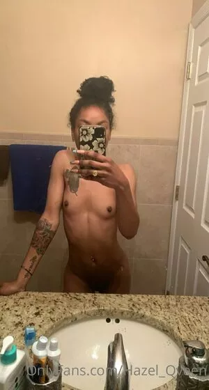 hazelqveen / qveen.tomkia nude photo #0026