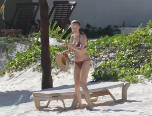 Heather Graham / imheathergraham / jessicag8081 nude photo #0077