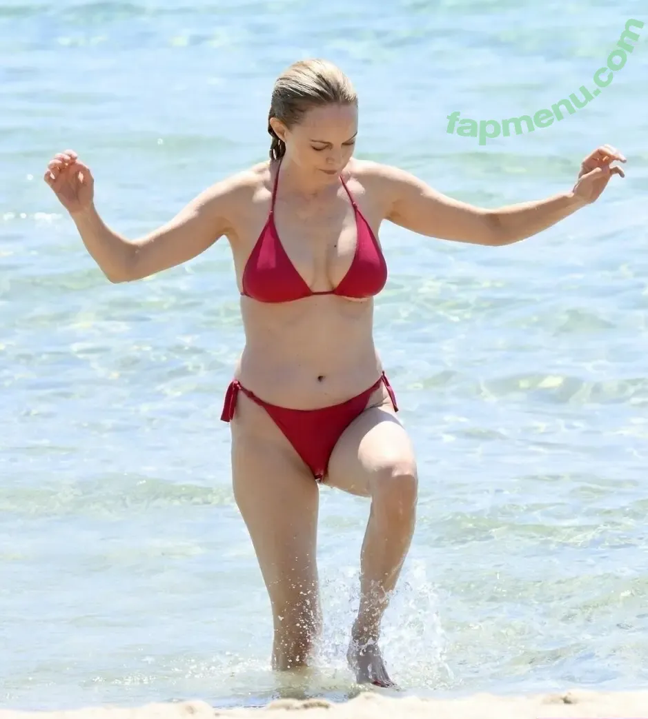 Heather Graham nude photo #0048 (curlyjoeee / imheathergraham)