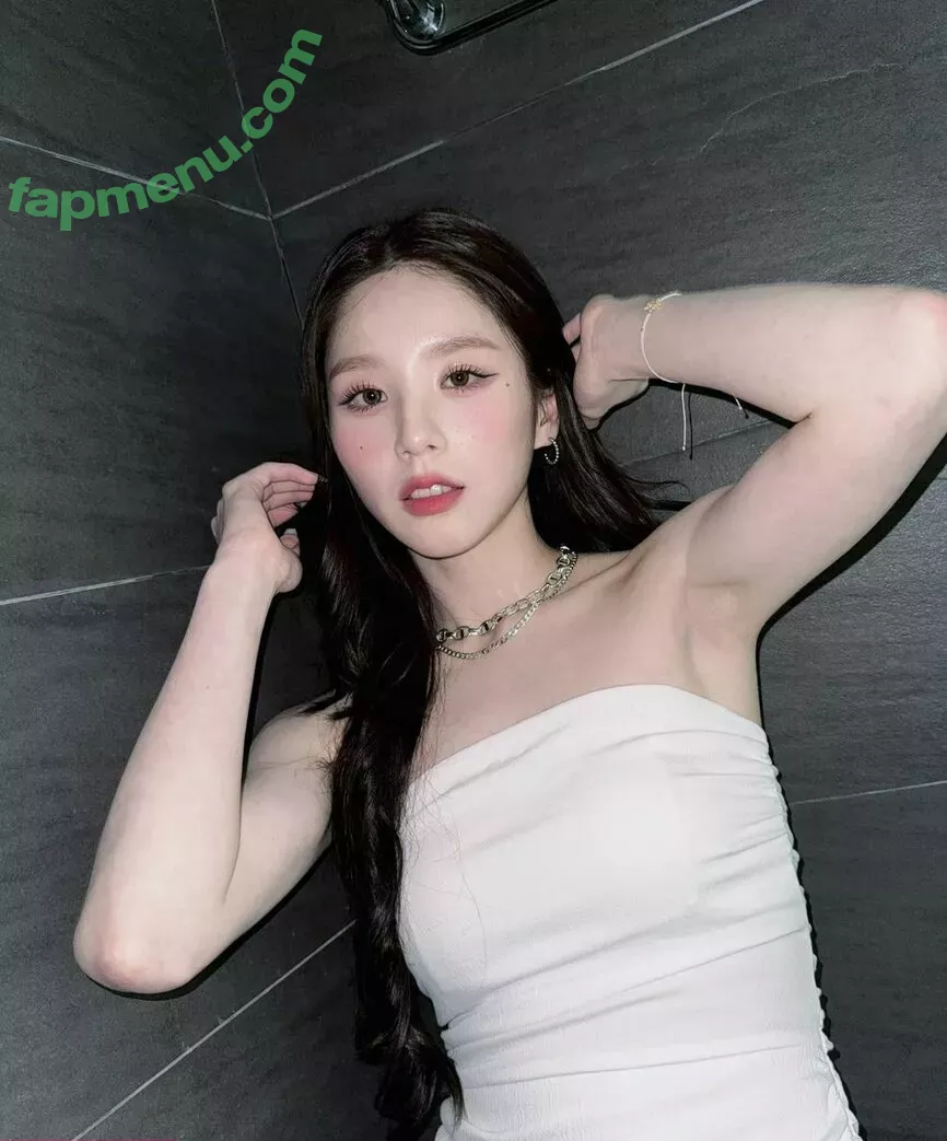 HeeJin nude photo #0008 (heejin_theworld)