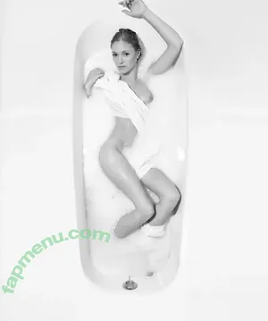  nude photo #0009