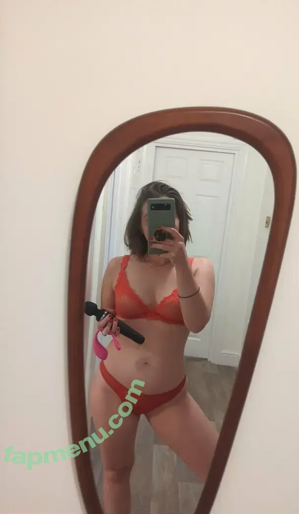 hello_miss_c nude photo #0008 (hellomissc_)