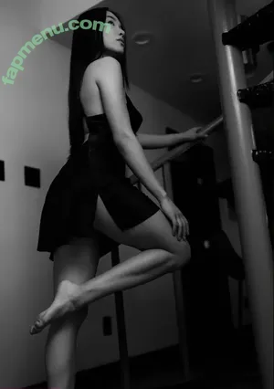 Helloitslynne / Lynne Ji nude photo #0001