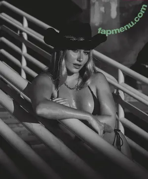 Heloise Hut / heloisehut nude photo #0009